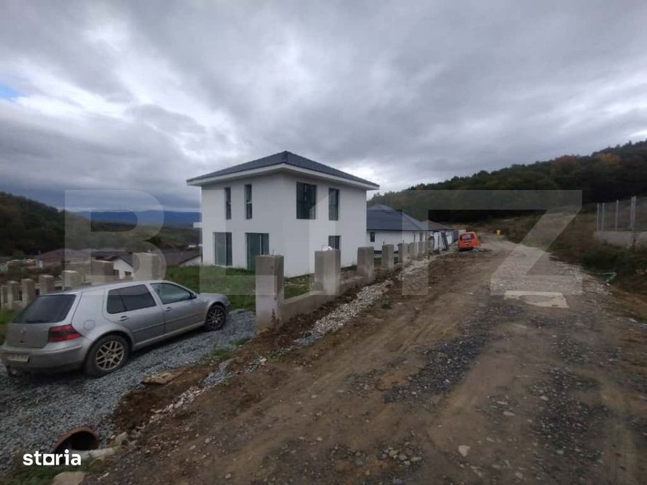 Casa 111 mp,pe 2 nivele cu 4 camere,570 mp teren,zona Valea Jelnei