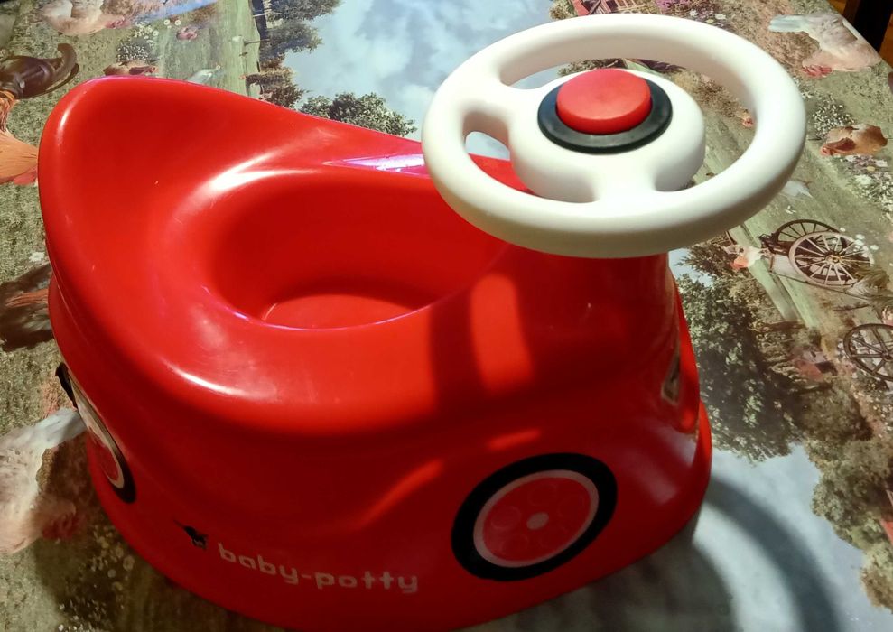 Детско гърне BIG- форма на кола с волан