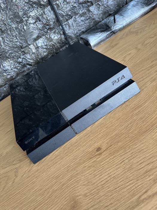 Vand ps 4 in stare buna de functionare