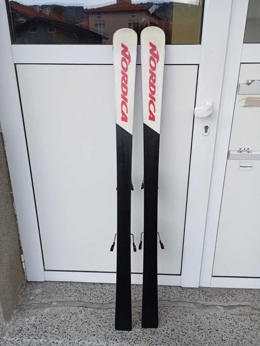 Ски Нордика Доберман, дължина 142см, . Сервизирани .