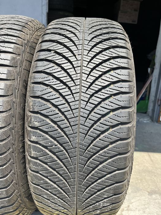 2 бр. летни гуми 215/55/17 GoodYear 6,5 mm DOT 2220