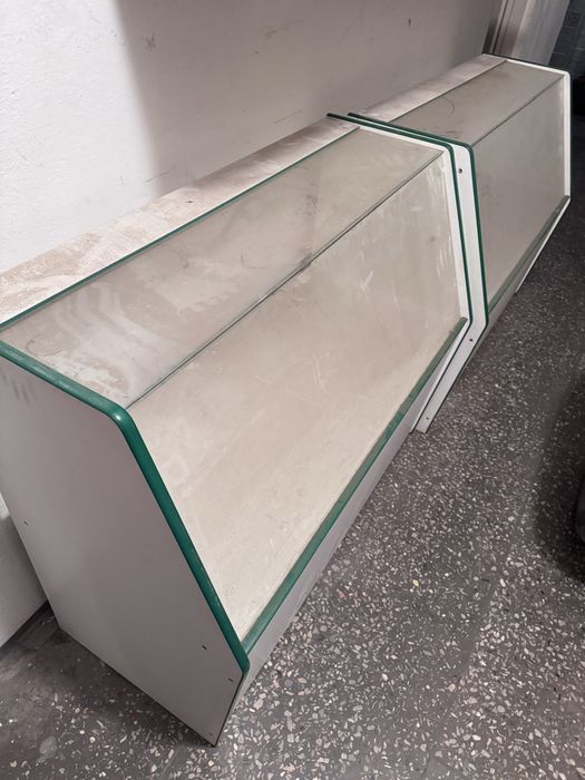 Витрина переднего плана стекло