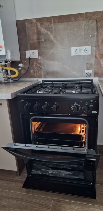 Aragaz Zanussi 4 zone + cuptor pe gaz