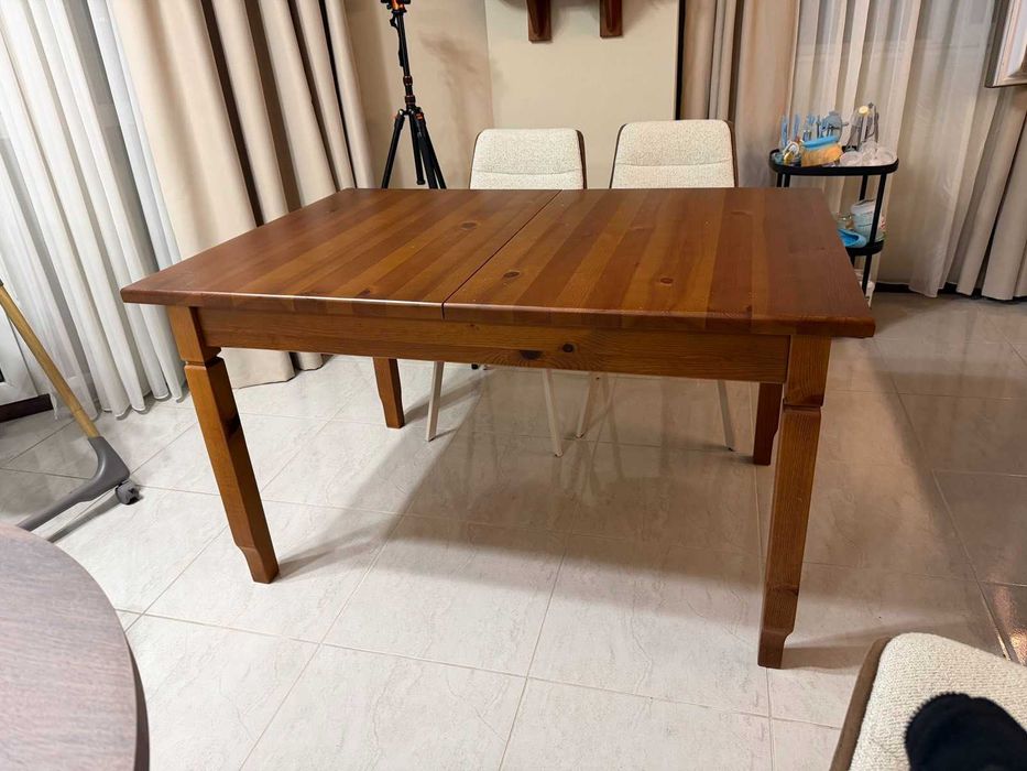 Трапезна маса от дърво,разтегателна