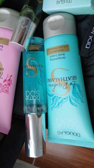 Set Douglas Spa si geanta de cosmetice Douglas