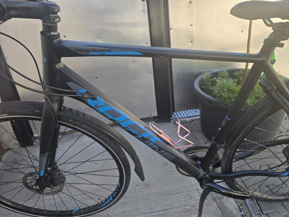 Bicicleta cu cadru de aliaj