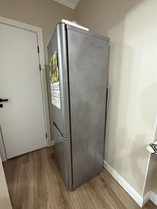 Б/у Холодильник Indesit высота 185 см