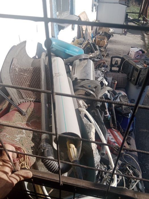 Отдам даром металлолом пластик