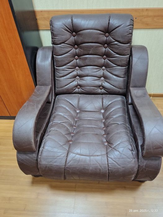 Диван и два кресла