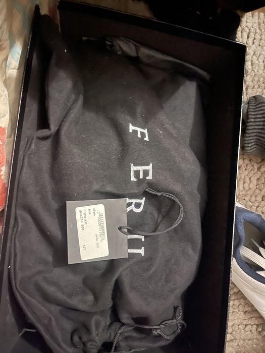 Продам брендовую обувь