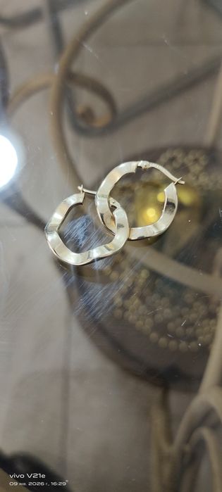 Продам золотые серьги