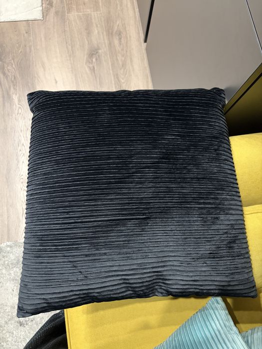 Set de perne decorative noi (2 din fiecare)