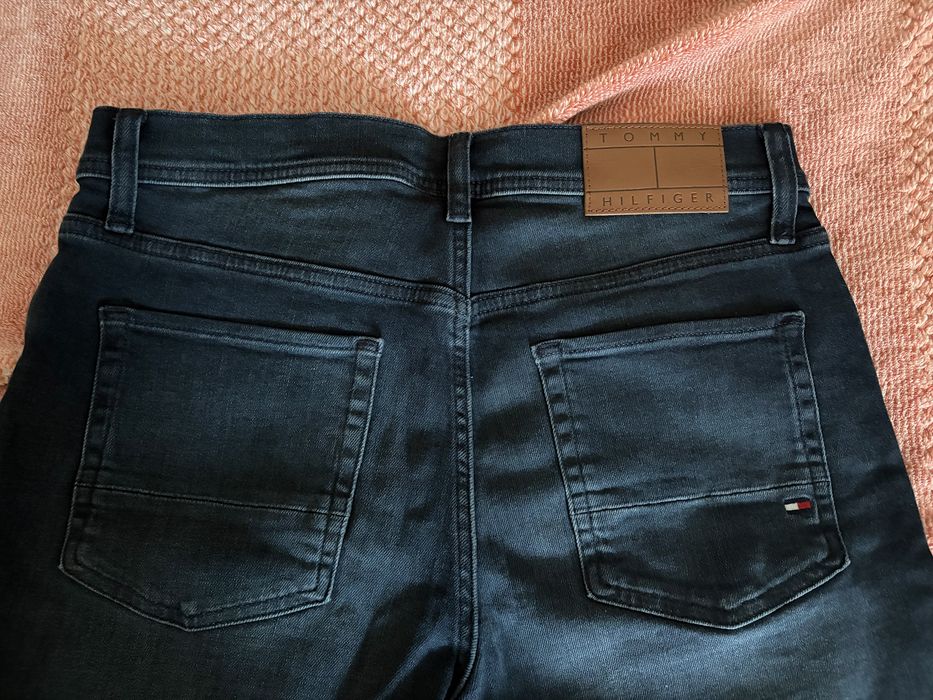 Pantaloni blugi Tommy, slim fit 32 42 Noi