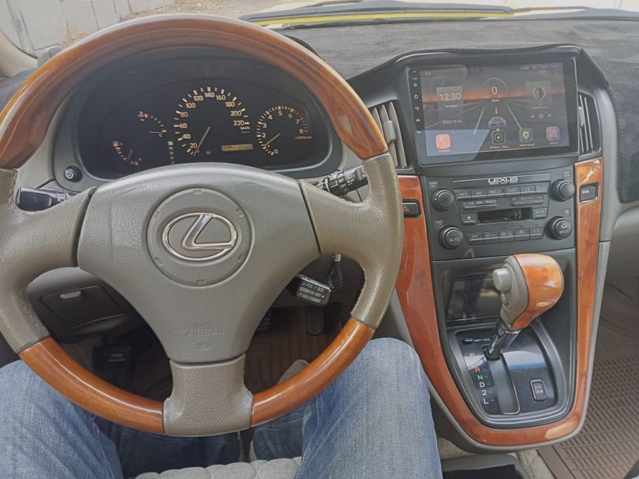 Внедорожник Lexus RX-300