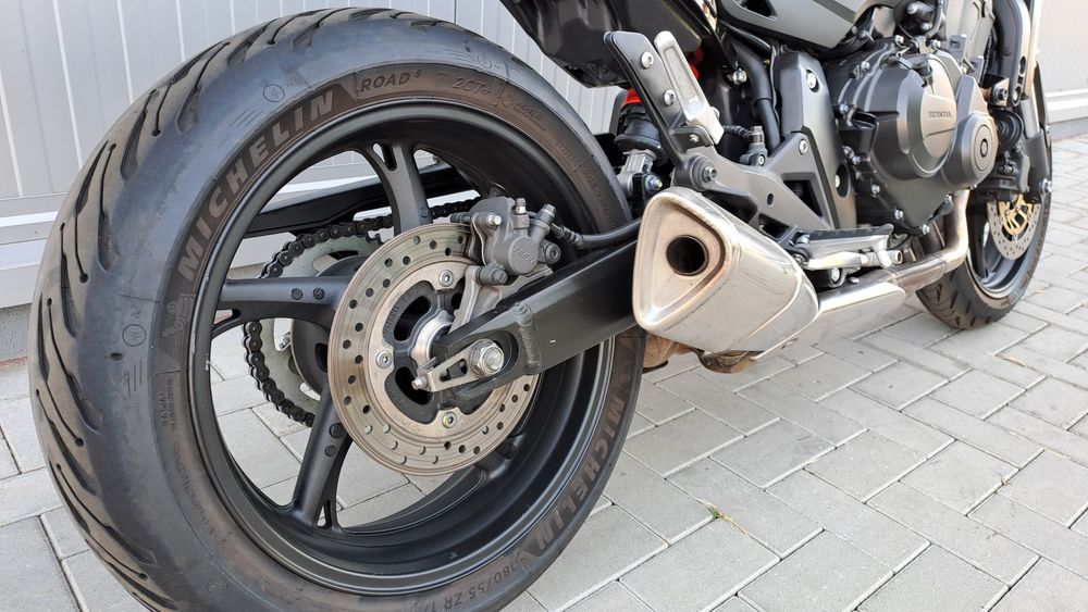 MotoFly vinde Honda Hornet 2010