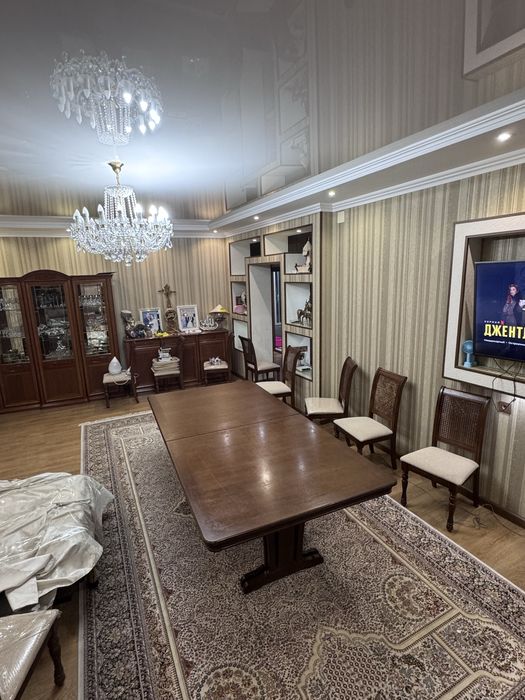 Продаю стол для гостинной