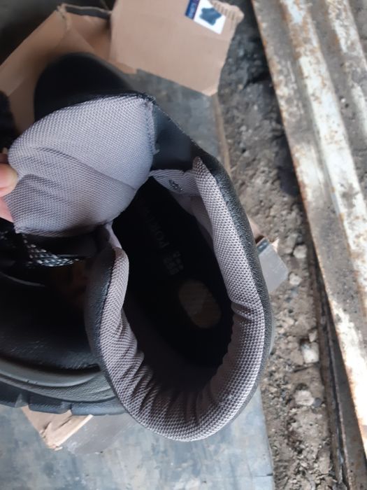 Продам осенние рабочие ботинки