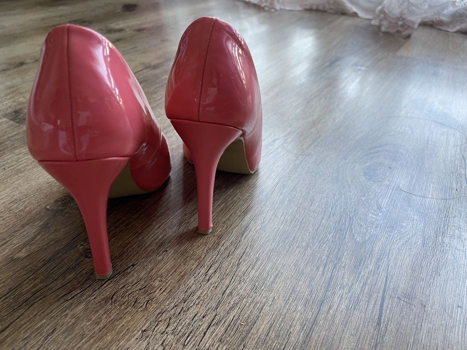 Pantofi cu toc, culoare corai