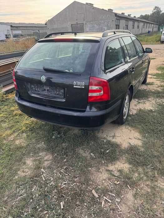Piese Skoda Octavia 2 non facelift - negru - Bara fata , capota motor , trager , motor 1.9 TDI 105cp cod BKC , aripi usi manuala 5 trepte cutie JCR