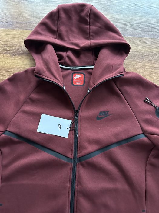 Мъжки,памучен екип Nike,цвят бордо,с активен заден джоб на долнището