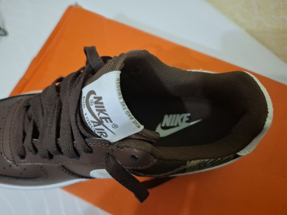 Продам новые кроссовки Nike