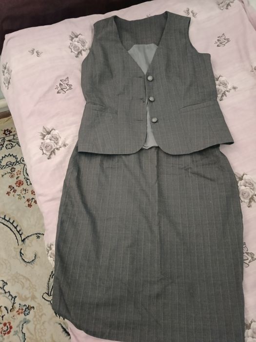 Мұғалімге арналған мектеп формасы