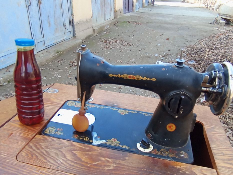 Tikuv mashinasi oyoqda ishlaydigan