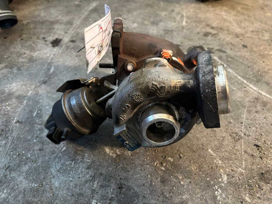 Turbina Audi A4 B8  2,0 tdi motor caga
