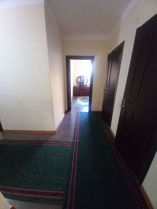 Motrid 3 xonali 1 etaj 7 qavatli dom sotiladi