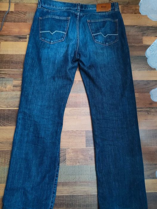 Hugo boss прави дънки