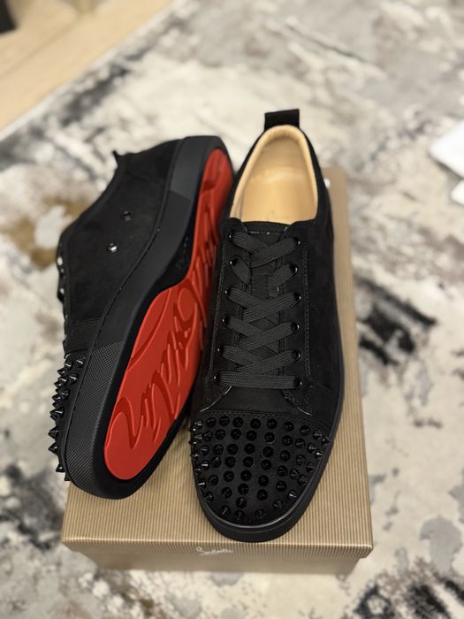 Louboutini calitate premium vin cu toate accesoriile aferente