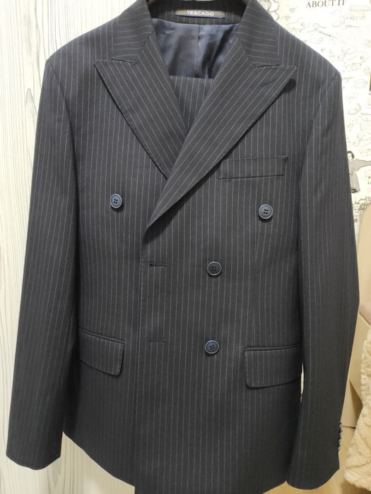 Продается костюм и брюки,идеальный