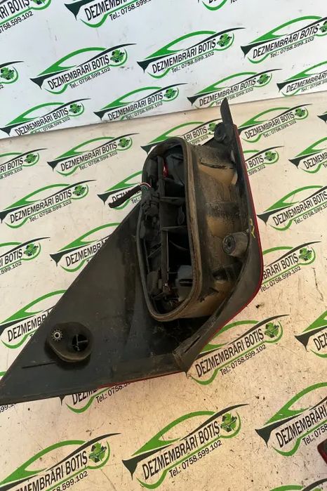 Lampa stop stanga pe aripa Renault Laguna 2003 1.6 MT (110 hp)