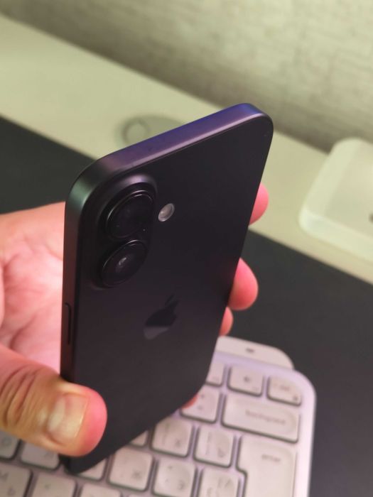iPhone 16 128GB Black 100% батарея