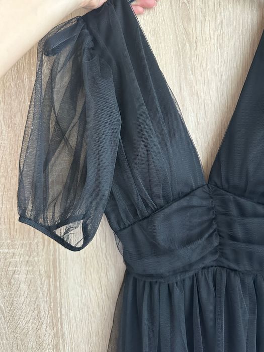 Черна рокля с тюл