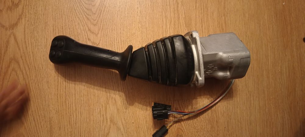 Хидравличен джойстик за Volvo ECR 235C