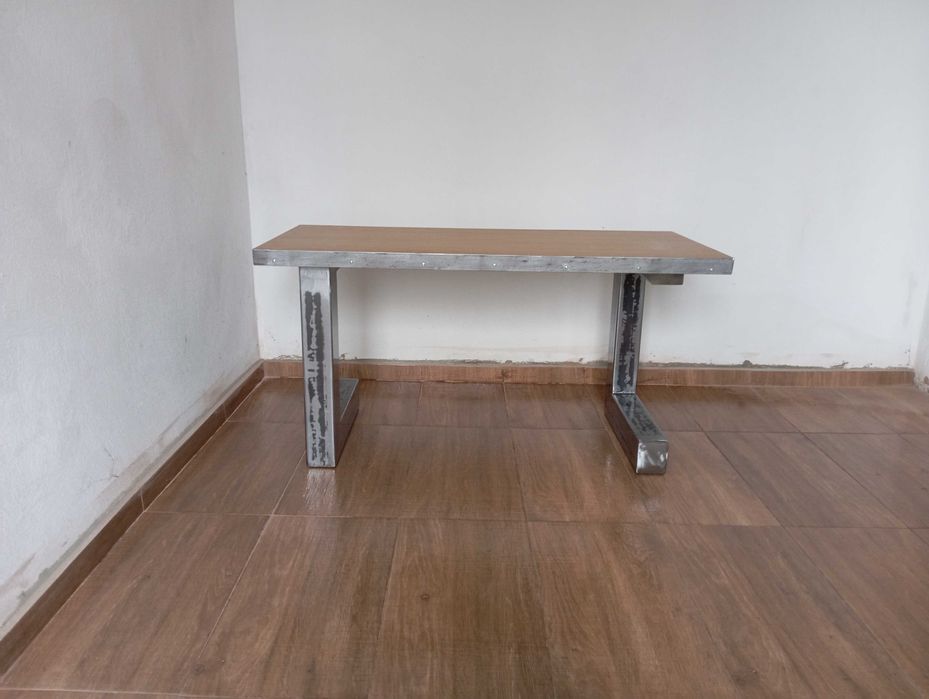 Мебели от метални профили