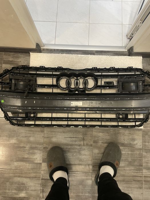 Предна решетка Ауди S7  2023г Оригинална  без никакви забележки