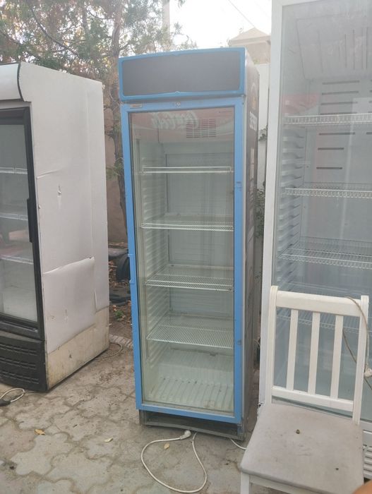 Холодильник стеклянный