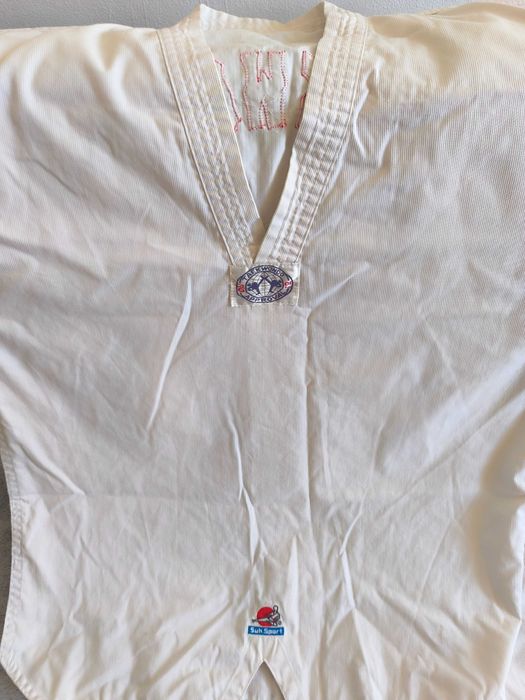Vând set de 2 echipamente (dobok) Taekwondo mărimea 180 cm
