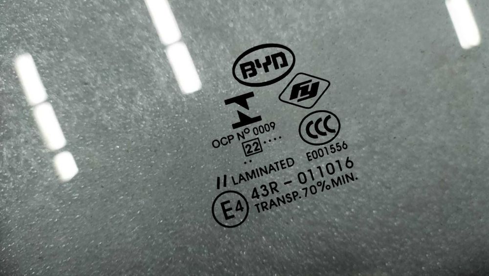 BYD Yuan Plus Лобовое стекло в сборе