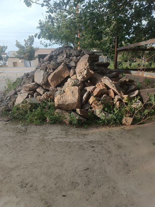 Темир дарвоза, бак, тош