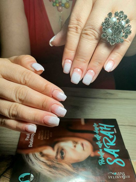 Aplic unghii cu gel sau semi