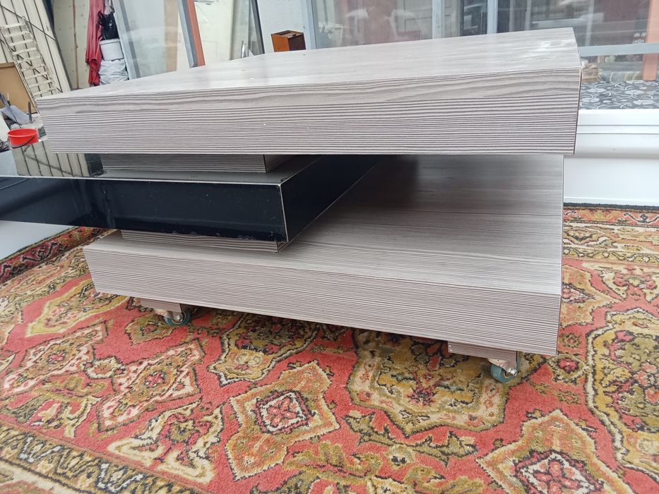 Журналы стол продается.