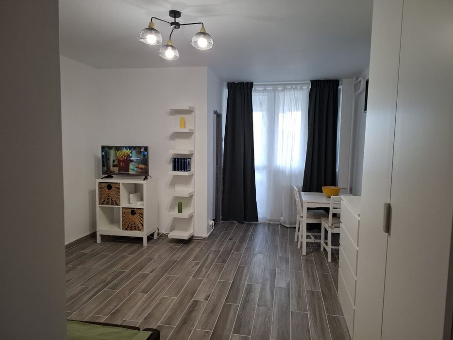 Particular inchiriez garsoniera str.Turda sector 1 complet renovata