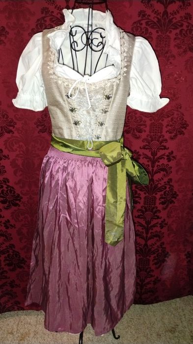 rochie Dirndl bavareza Oktoberfest