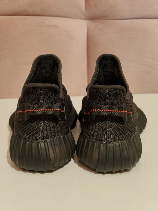 Adidasi Yeezy Black (38)
