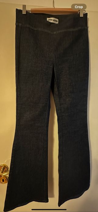 DKNY тъмен деним, висока талия и без джобове,booth cut модел, размер М