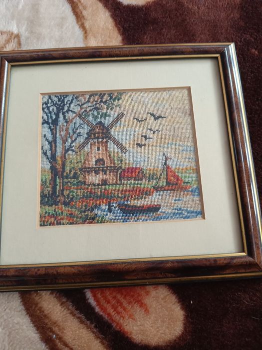 Goblen cusut si inramat profesional.