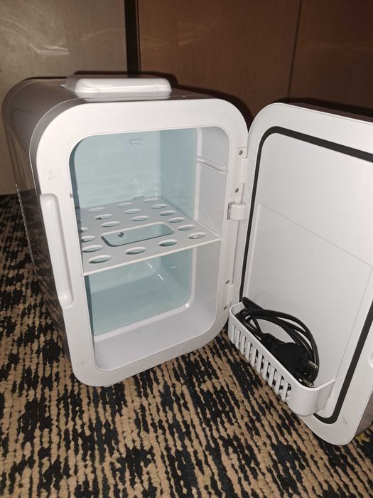 Mini frigider auto
